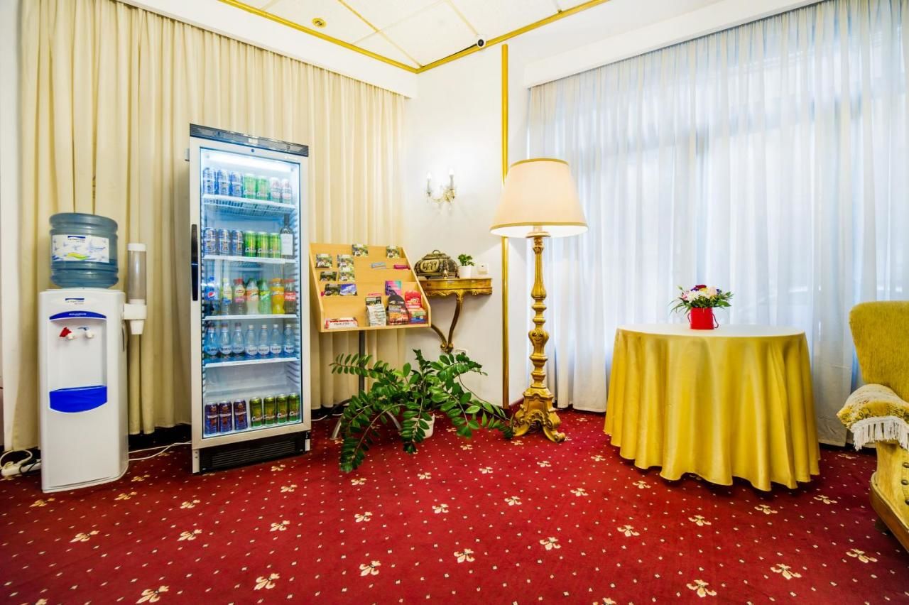 Отель Hotel Carpati Imparatul Romanilor Бухарест-14