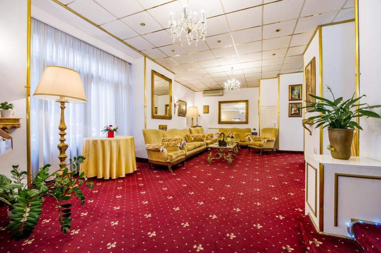 Отель Hotel Carpati Imparatul Romanilor Бухарест