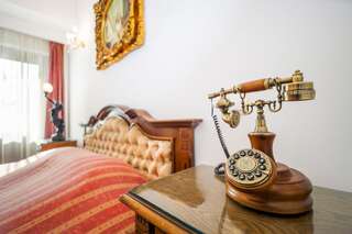 Отель Hotel Carpati Imparatul Romanilor Бухарест Двухместный номер с 1 кроватью и ванной комнатой-3