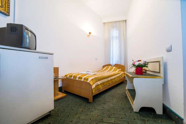Отель Hotel Carpati Imparatul Romanilor Бухарест-34