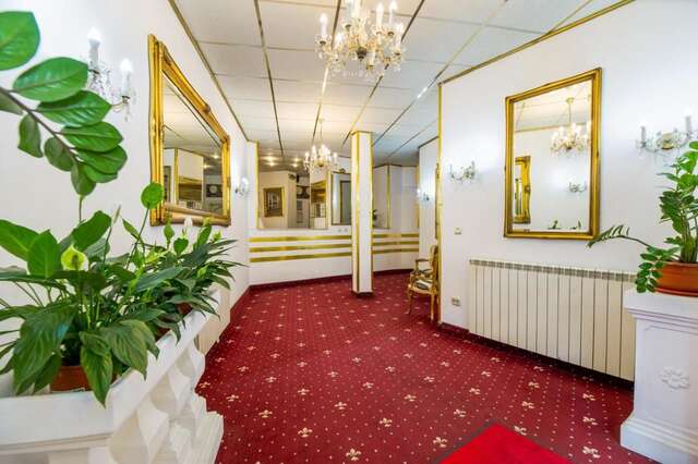 Отель Hotel Carpati Imparatul Romanilor Бухарест-10
